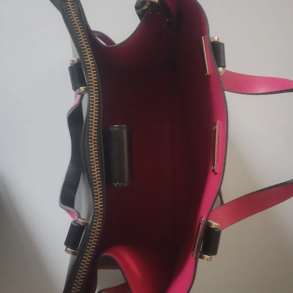 Kate Spade Vintage Black Leather Crossbody Purse - Picture 5 of 7